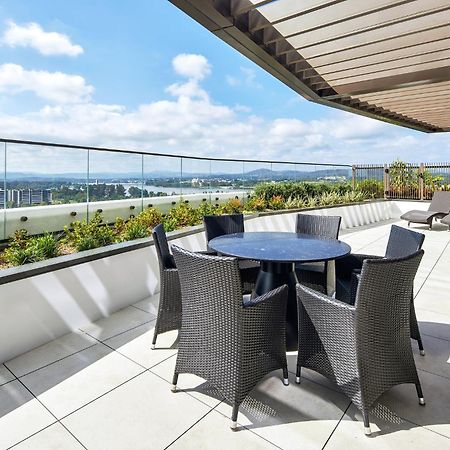 Meriton Suites Camberra Exterior foto The rooftop garden