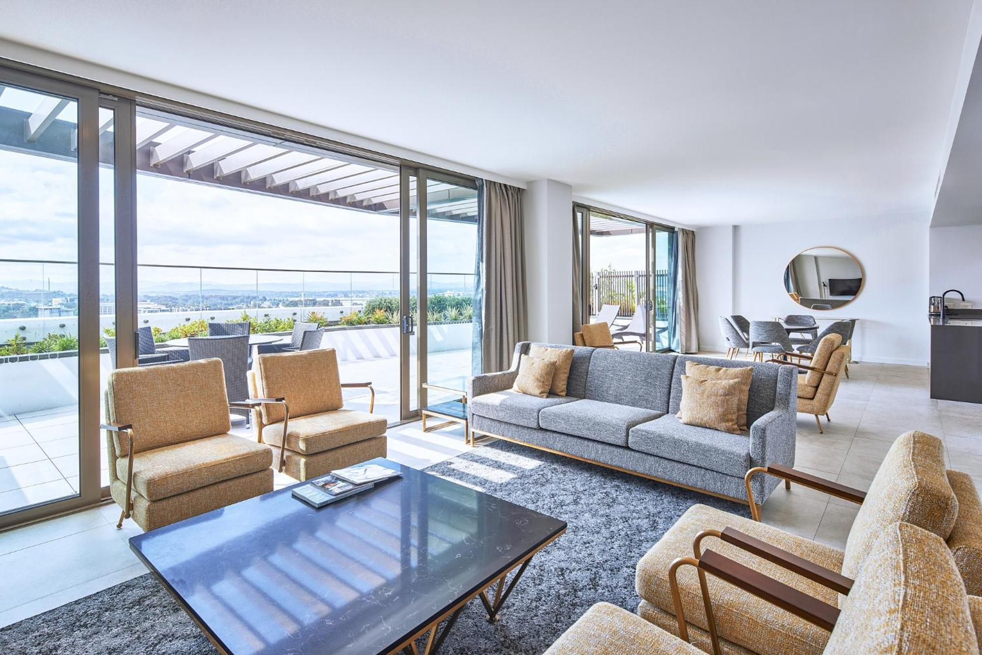 Meriton Suites Camberra Exterior foto The Penthouse