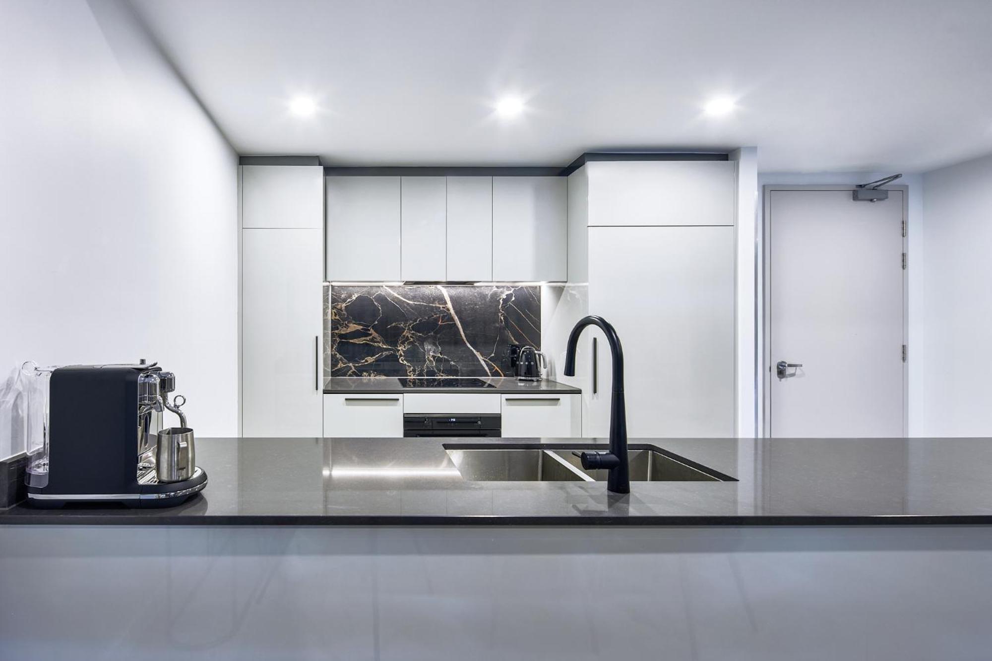 Meriton Suites Camberra Exterior foto A kitchen