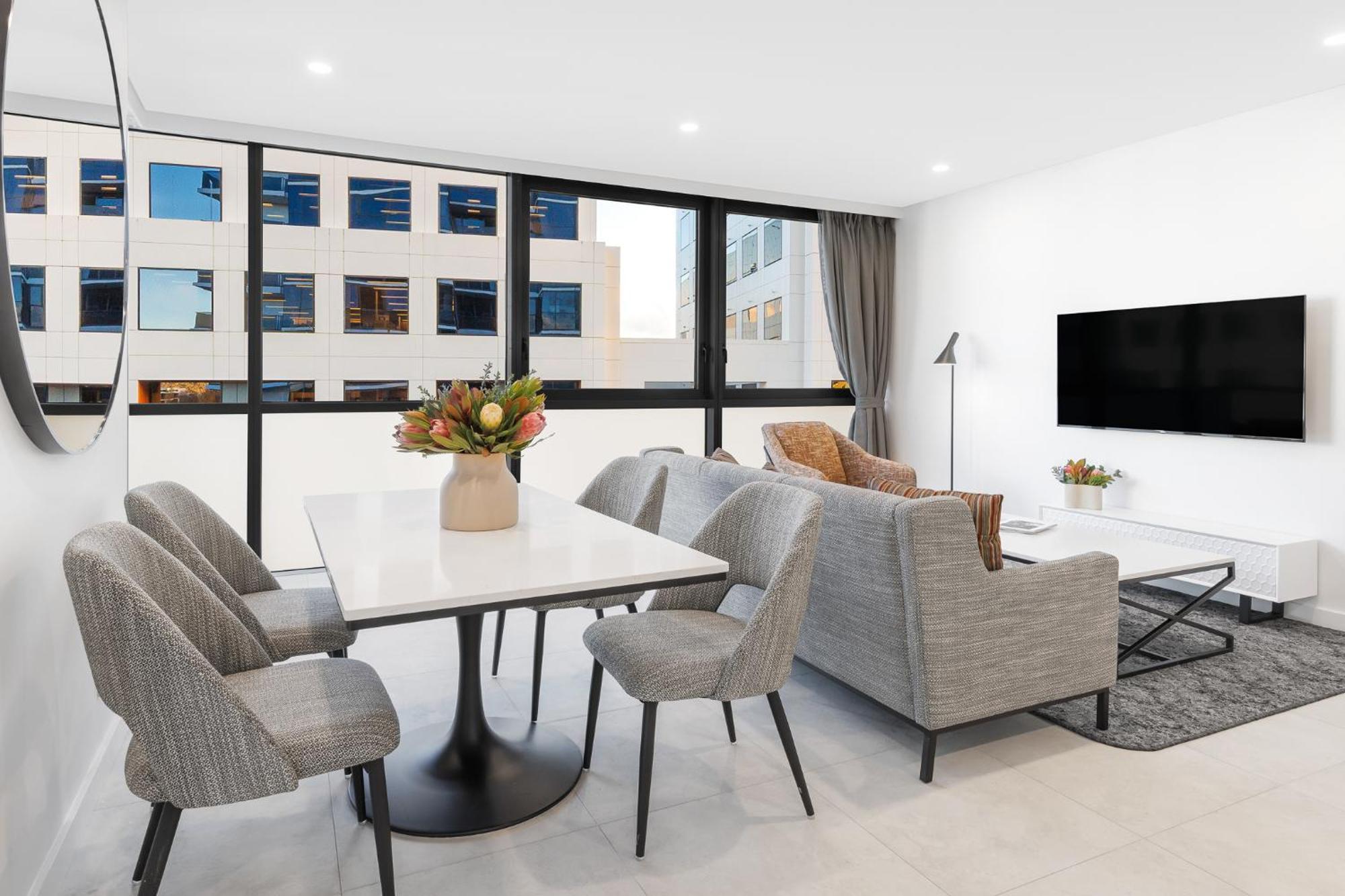Meriton Suites Camberra Exterior foto A staged apartment