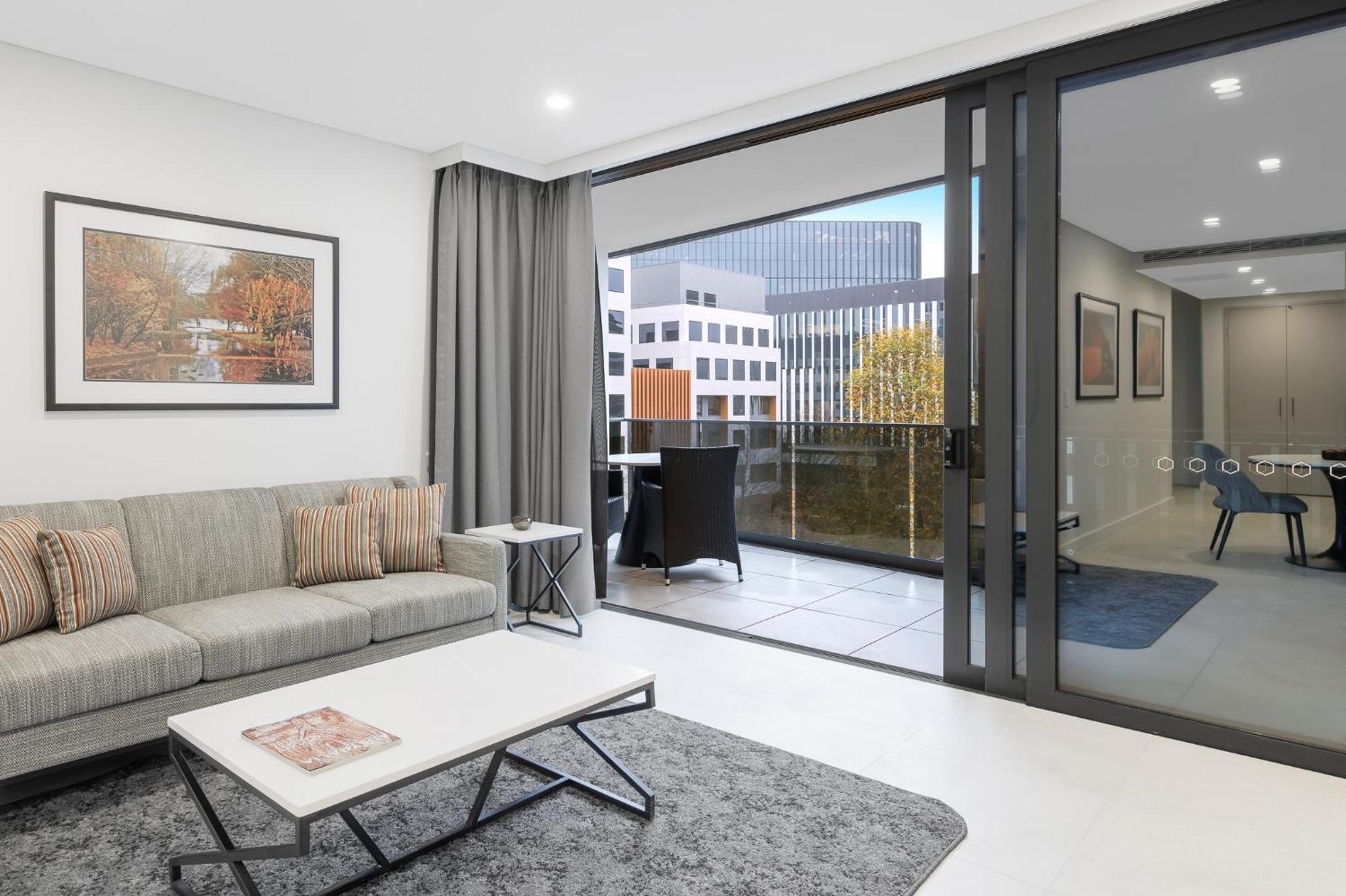 Meriton Suites Camberra Exterior foto The interior of a typical apartment